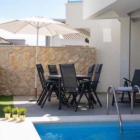 Apartment Funtastic With Private Pool Novalja Kültér fotó