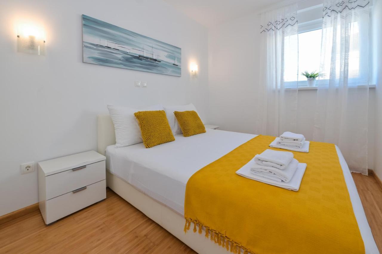 Apartment Funtastic With Private Pool Novalja Kültér fotó
