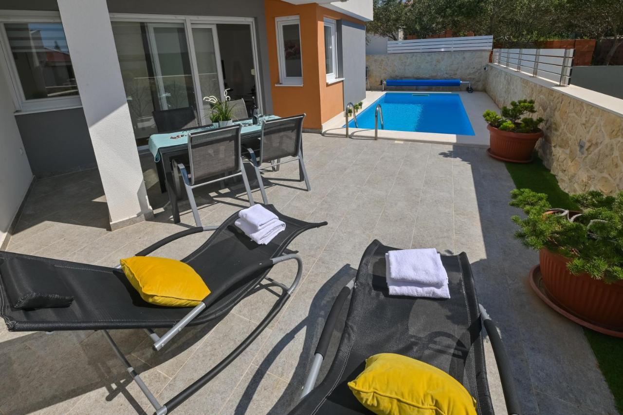 Apartment Funtastic With Private Pool Novalja Kültér fotó