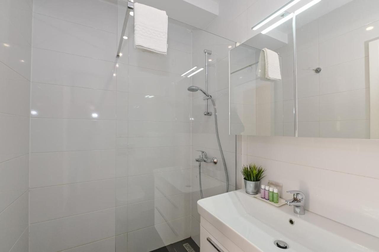 Apartment Funtastic With Private Pool Novalja Kültér fotó