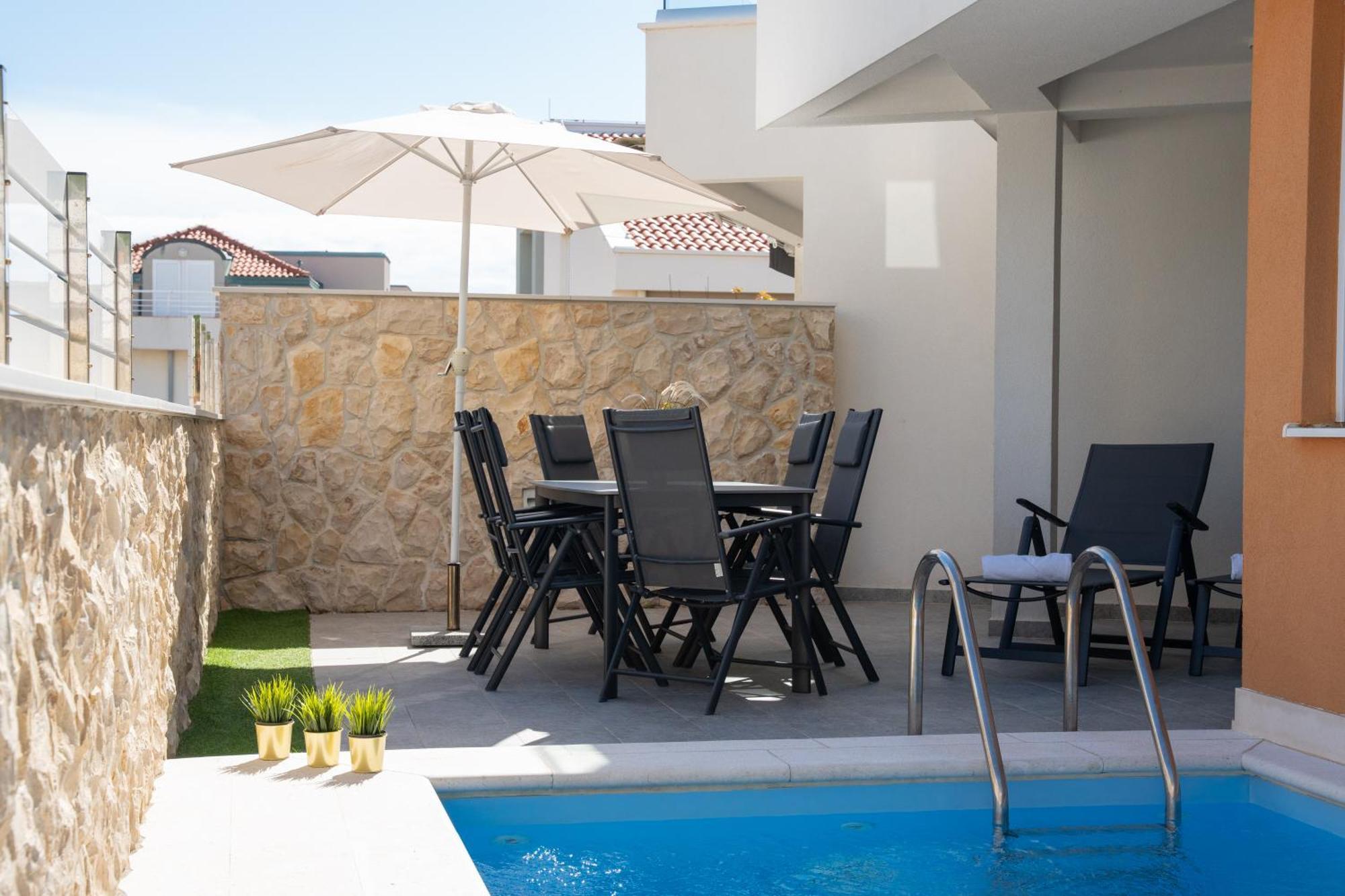 Apartment Funtastic With Private Pool Novalja Kültér fotó