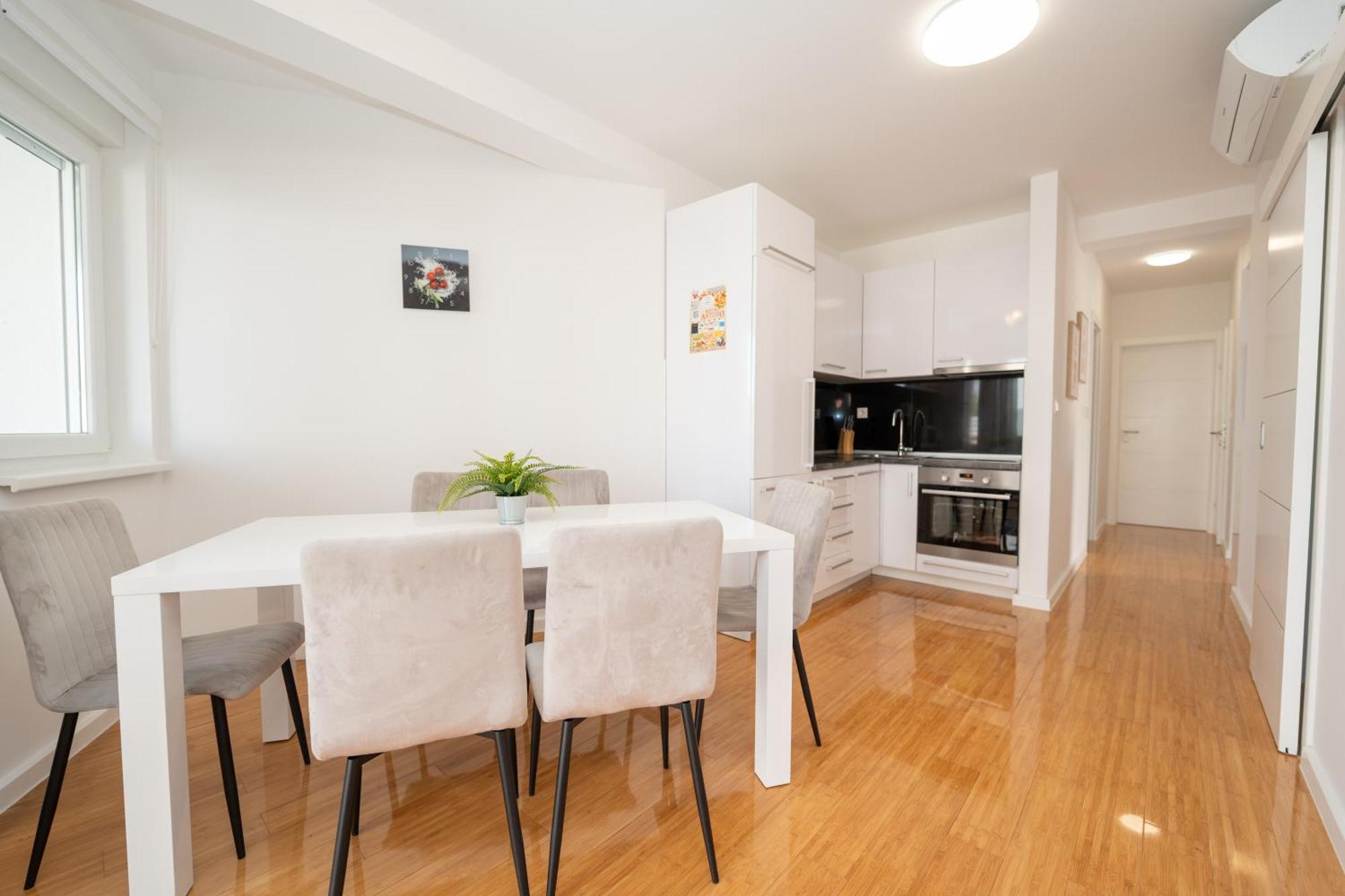 Apartment Funtastic With Private Pool Novalja Kültér fotó